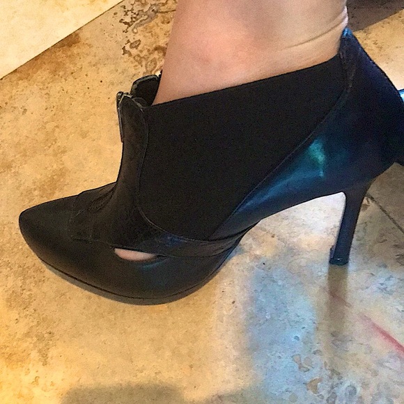 BRUNO MENEGATTI black ankle bootie heel size 7 - Picture 1 of 8